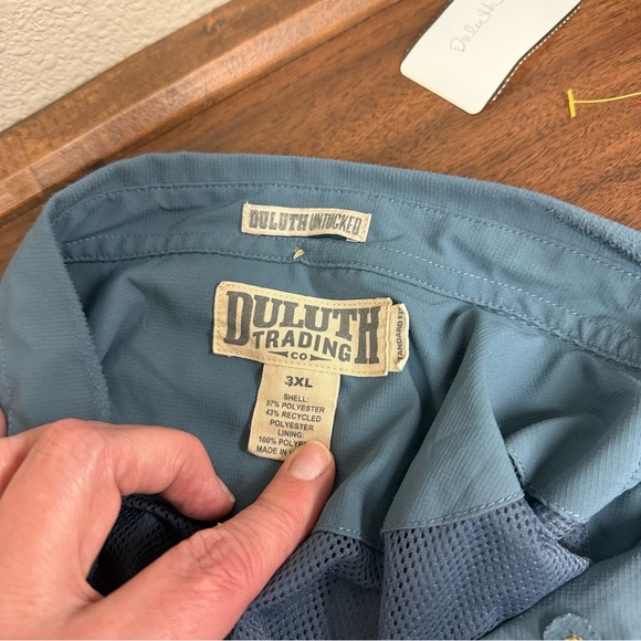 Duluth Trading Co. Men's Blue Performance Fishing Button-Up Shirt. Size #XL - Picture 7 of 8